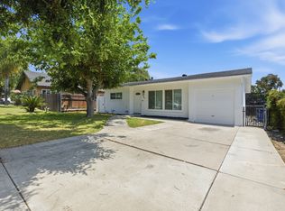 584 N 8th Ave, Upland, CA 91786