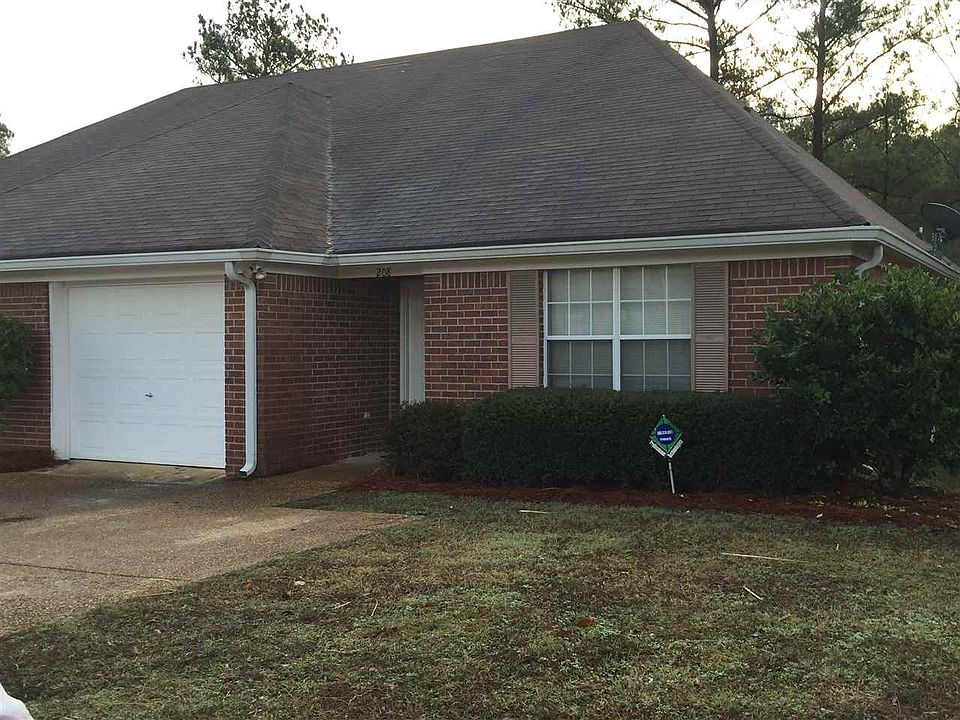 1st image of 208 Woodlake Dr
