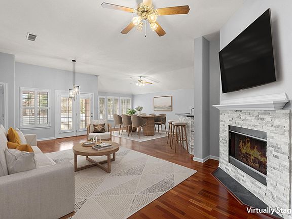 3rd image of 30388 Ledgemont Dr