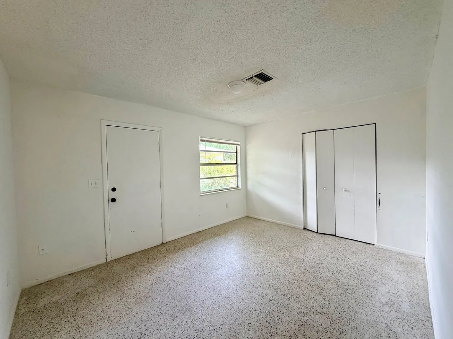 3 bed, 1.0 bath, 1072 sqft, $1,500 — Photo 3