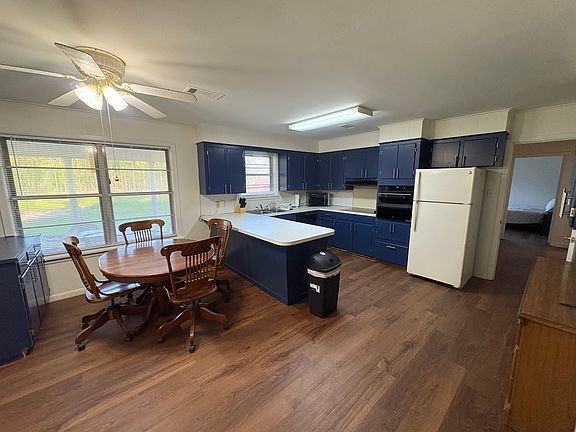 3rd image of 475 Ashley Ave