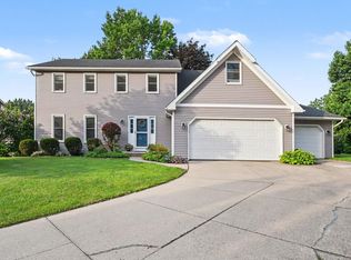 2717 Belknap Ln, Mishawaka, IN 46544