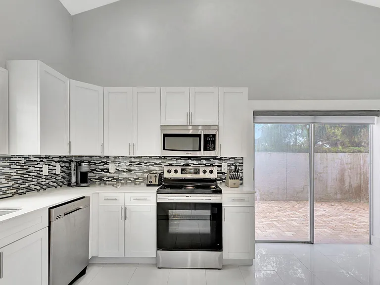 7 Wyndham Ln — Photo 18