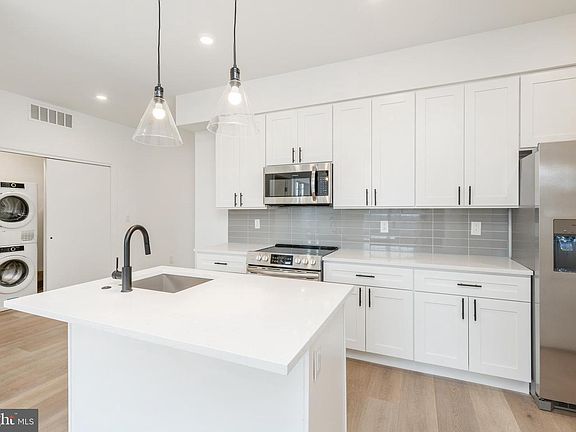 5th image of 2002 Frankford Ave #302