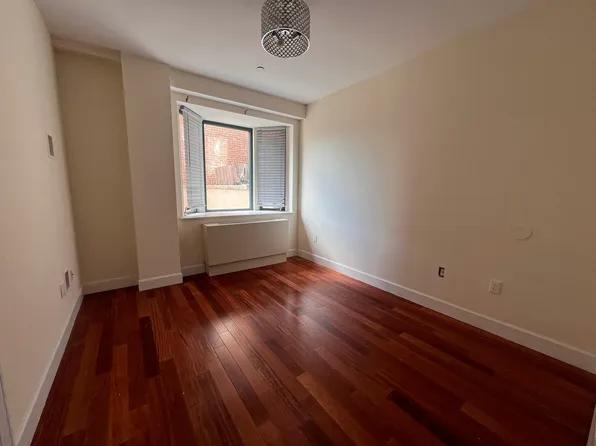 83-30 Kew Garden Road image 7 of 9