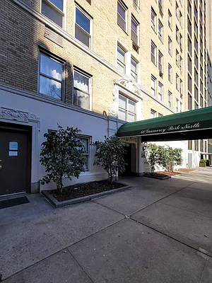 Sold by Metropolitan Property Group | media 14