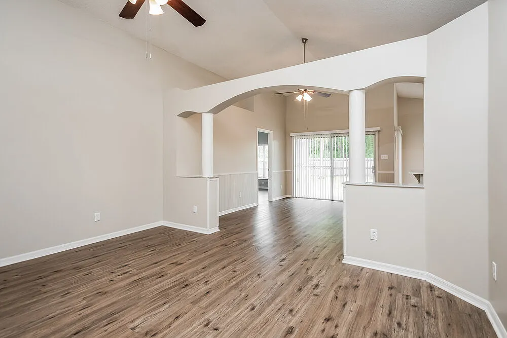 3 bed, 2.0 bath, 1551 sqft, $2,235 — Photo 4