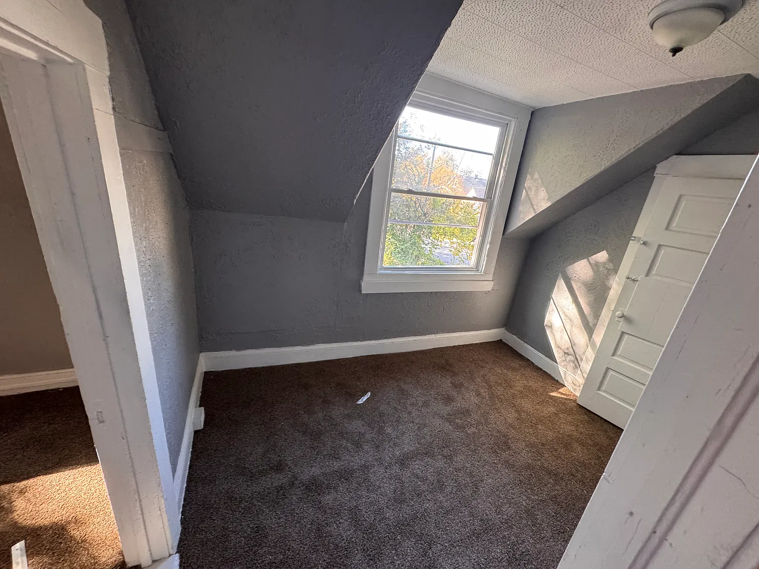3 bed, 1400 sqft, $1,400 — Photo 3