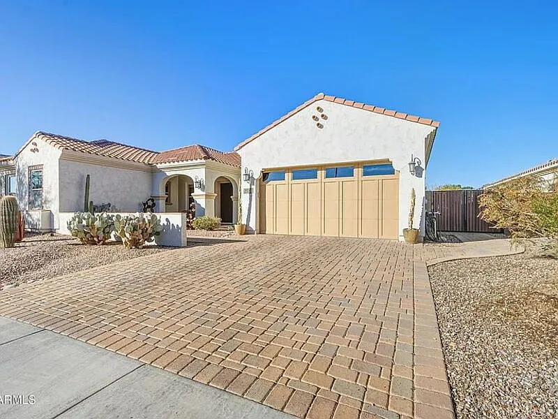 3930 E Iris Dr