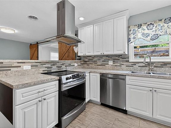 4th image of 3104 Coach House Ln