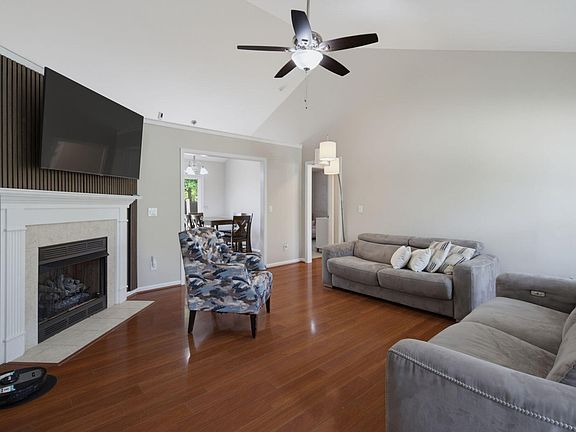 4th image of 303 Rock Hound Rd