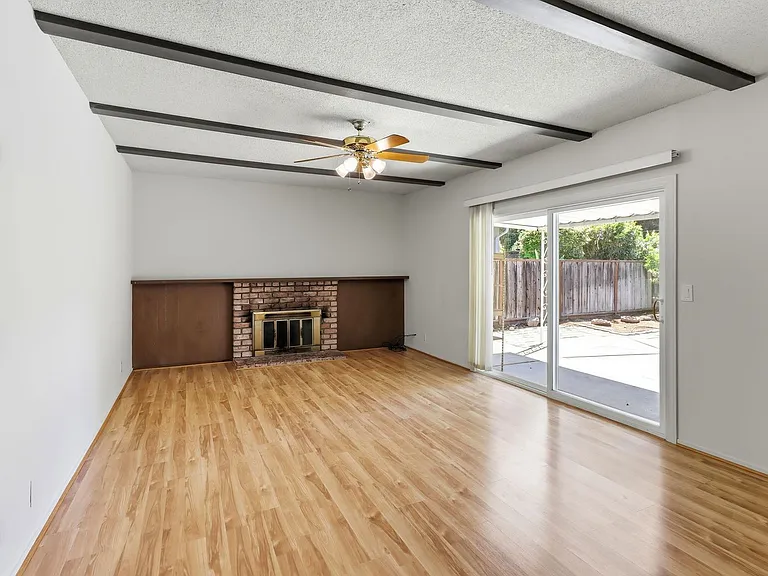 1571 Finch Way — Photo 19