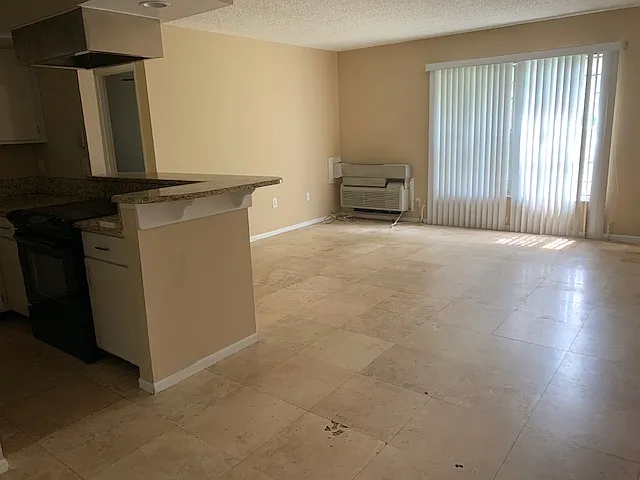 120 W America St #7 — Photo 6