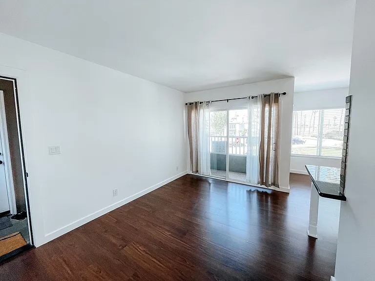 1632 Ocean Ave #C — Photo 2