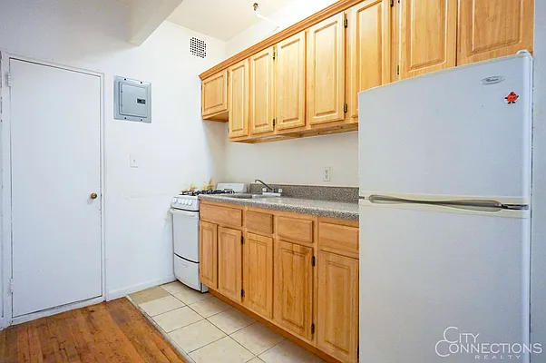 Rented by City Connections Realty | media 32