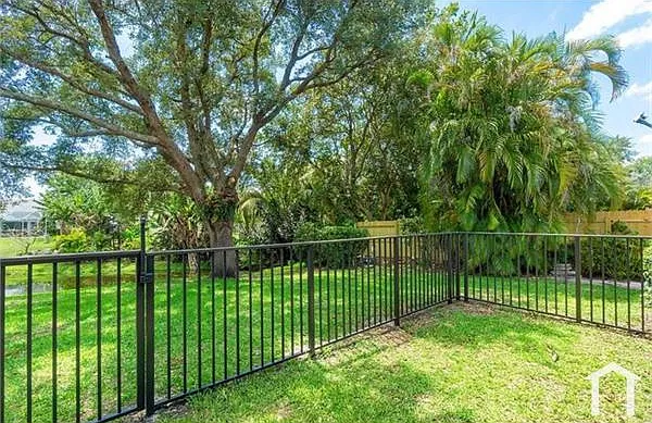 1367 Riverside Cir #1 — Photo 41