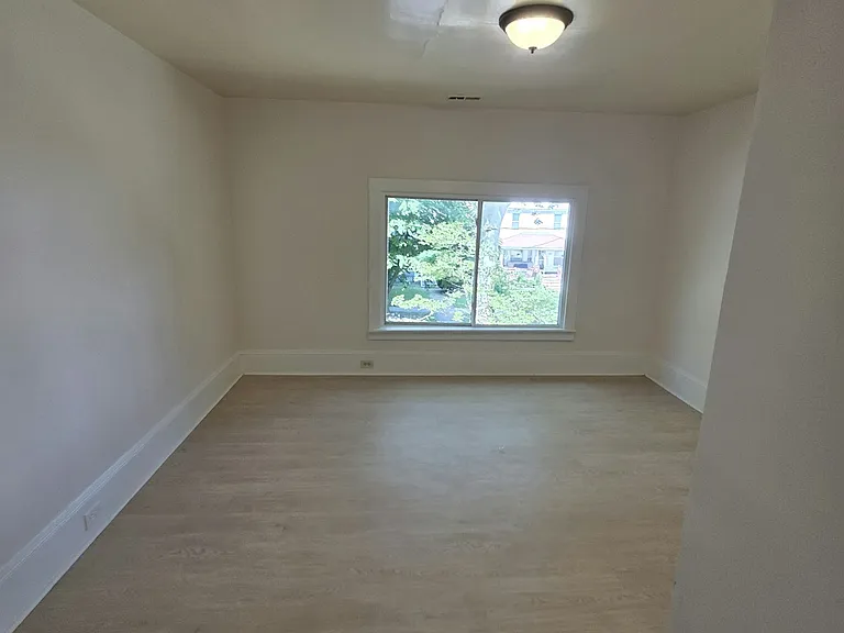 2049 W 85th St #2 — Photo 10