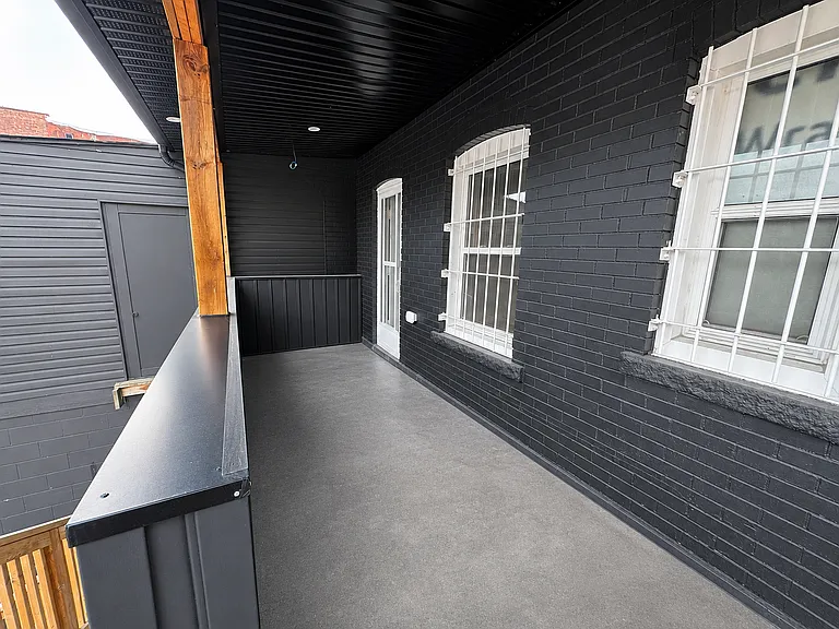 1127 Main St E — Photo 15