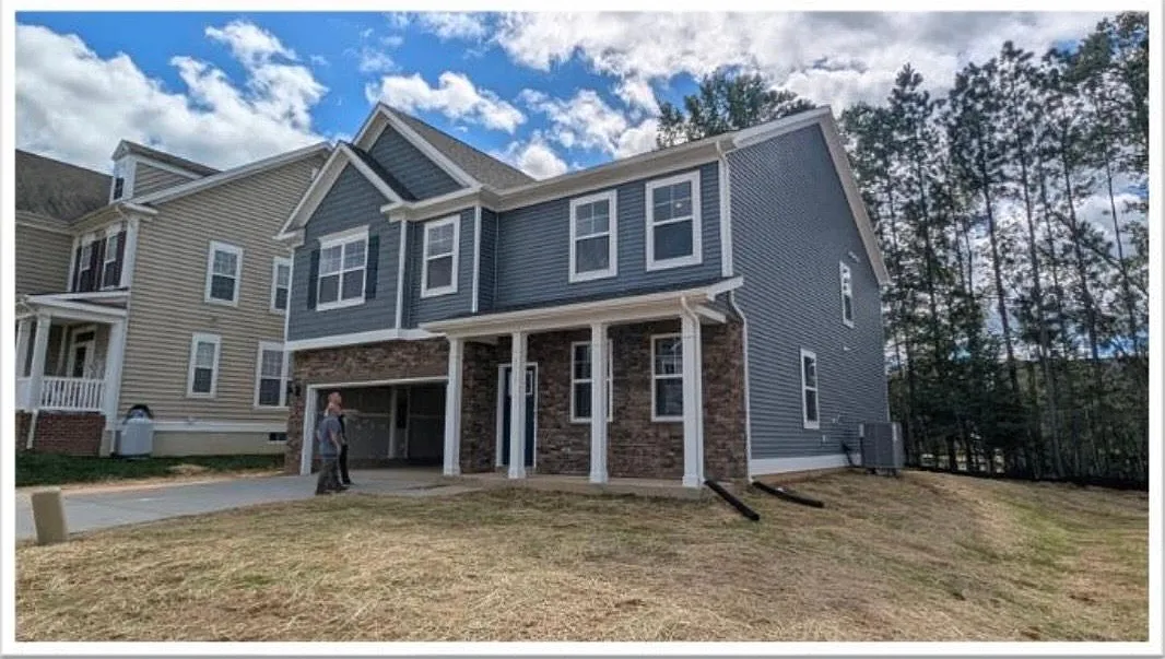4 bed, 2.5 bath, 2818 sqft, $2,900 — Photo 1