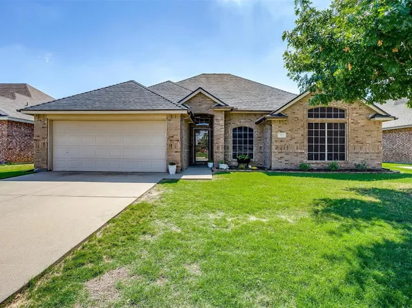 911 Raenae Dr, Burleson, TX 76028