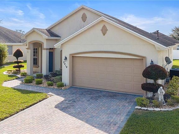 3rd image of 3219 Oaktree Ln