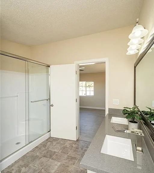 521 W Shady Ln — Photo 10