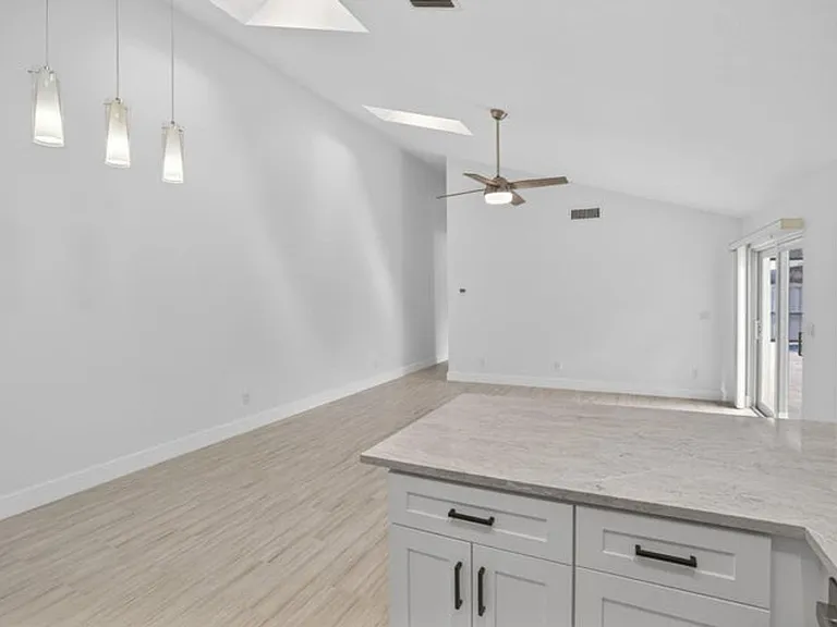 5230 Woodruff Ln — Photo 13