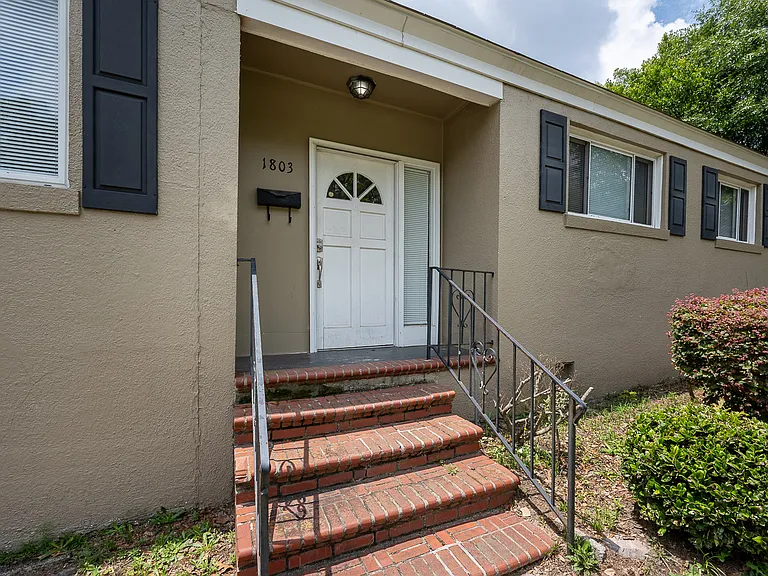 1803 Heath St — Photo 1