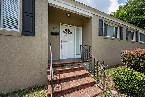 1803 Heath St Photo 1