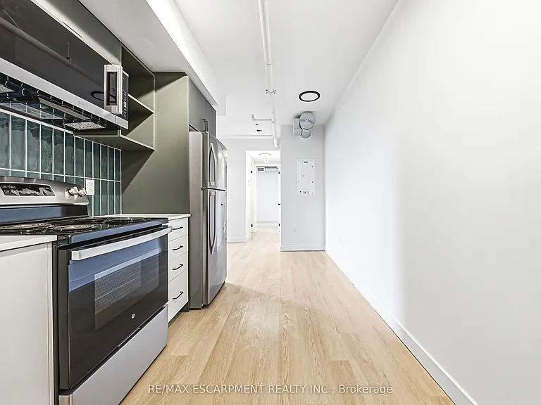 325 James St S #105 — Photo 3