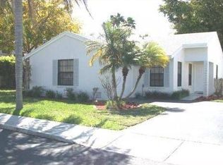 621 Mulberry Ln, Davie, FL 33325
