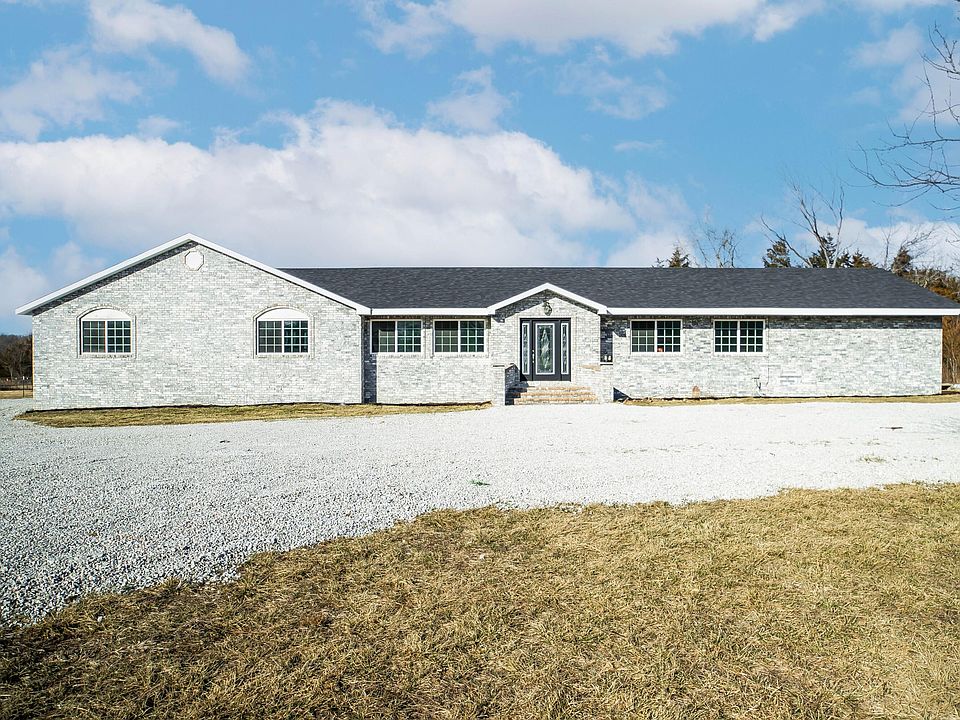 1st image of 318 Junior Lane