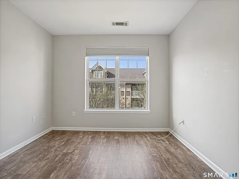 35 W Broad St #404 — Photo 20