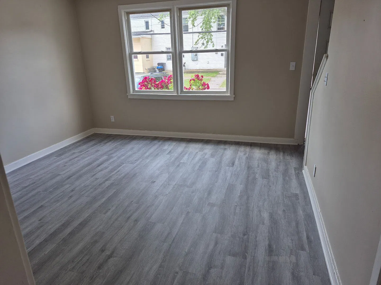 52-58 Dumas Pl — Photo 3