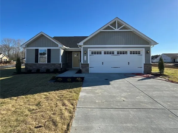 114 Braxton Way, Kilmarnock, VA 22482