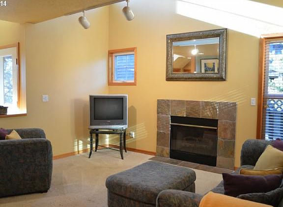 3rd image of 5825 Barefoot Ln
