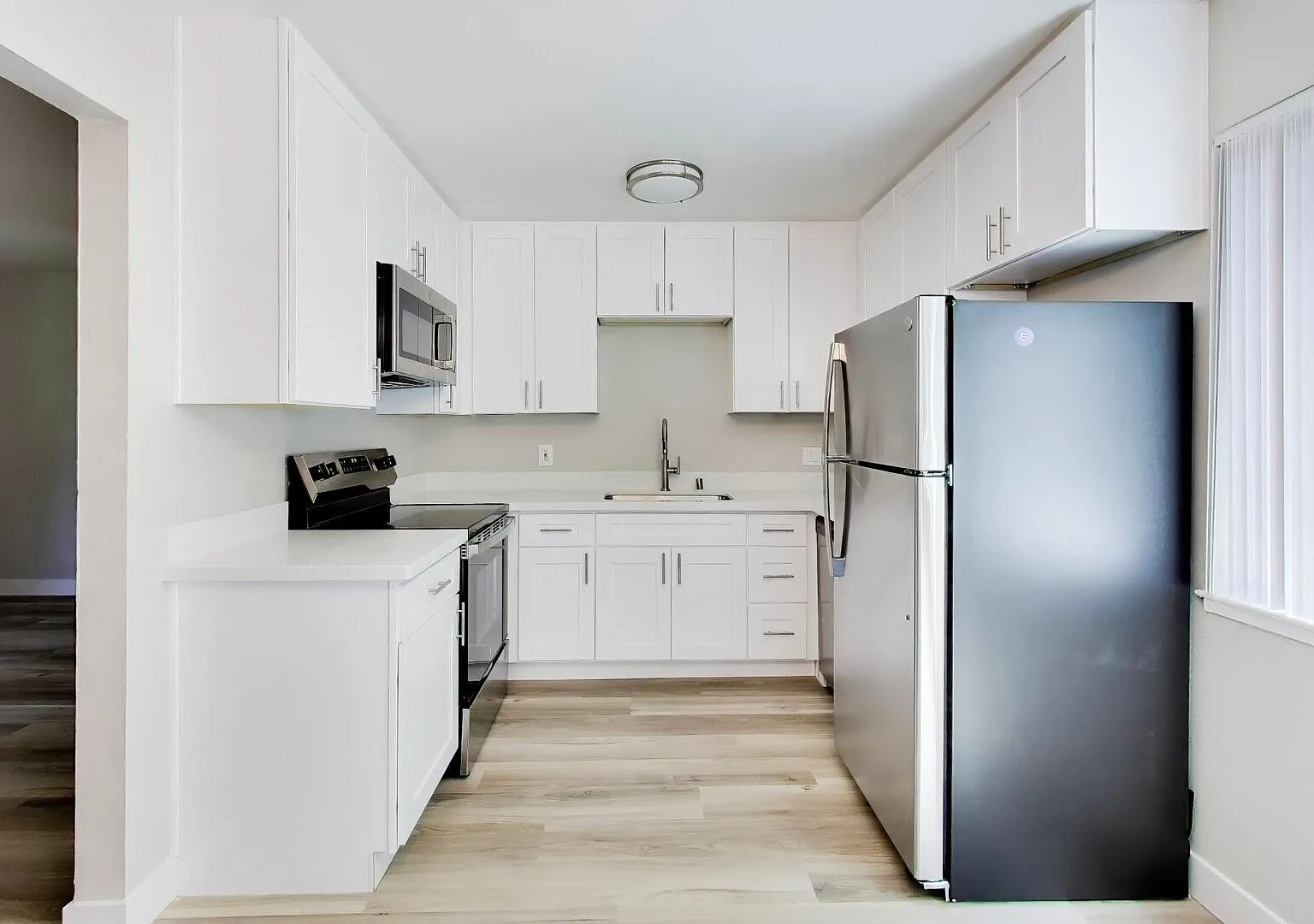 Brand New Renovation - 2 Bed 1 Bath in Mountain View! — Photo 1