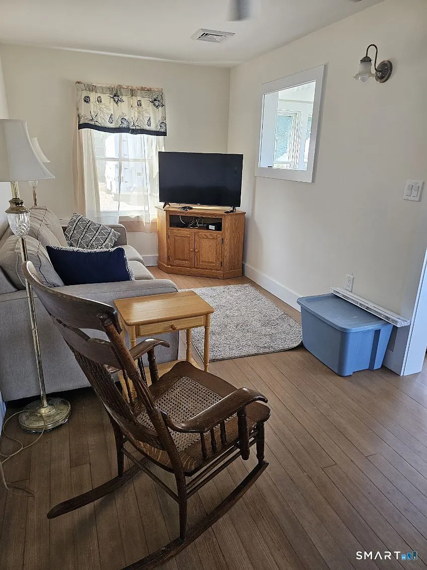 2 bed, 2.0 bath, 1160 sqft, $2,200 — Photo 2