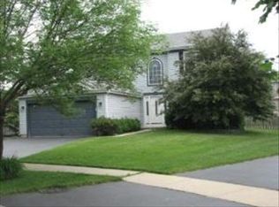 5 Michael Ct, Lake In The Hills, IL 60156