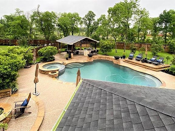 3rd image of 9514 Plaza Terrace Dr