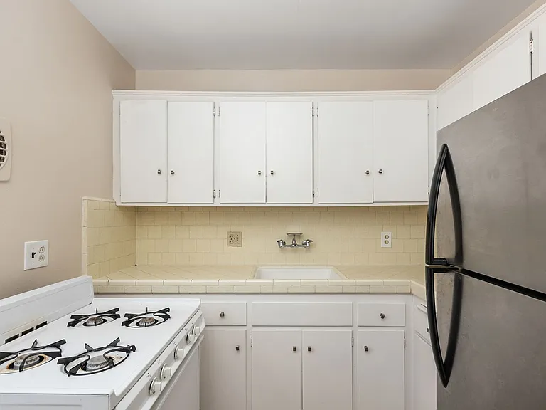 3525 Reynard Way — Photo 6