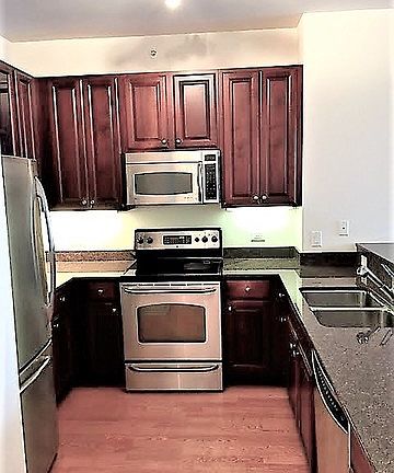 4th image of 1235 S Prairie Ave APT 1308