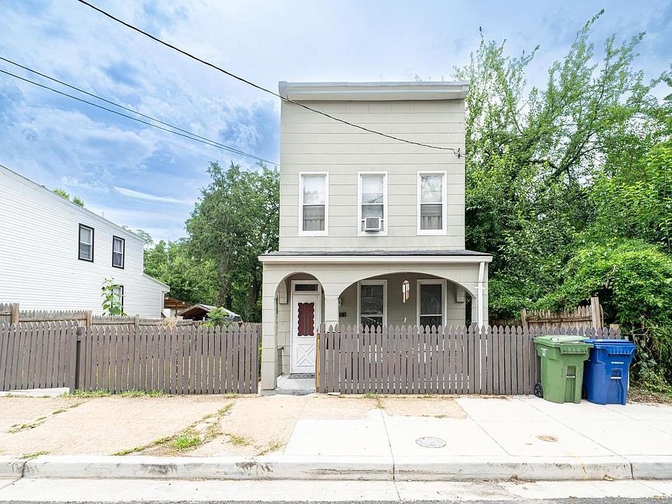1st image of 3223 Strickland St
