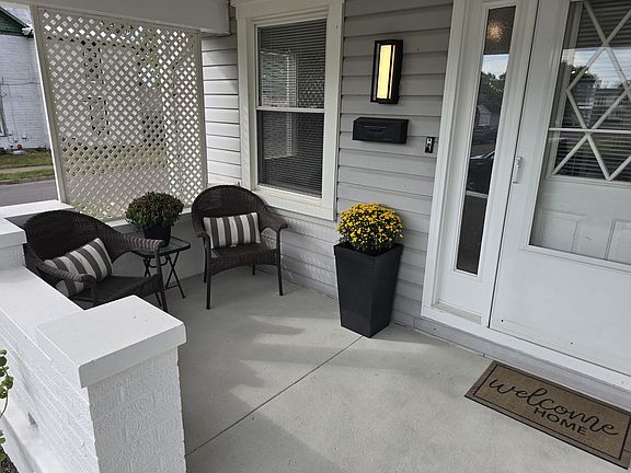 3rd image of 801 Cottage Ave