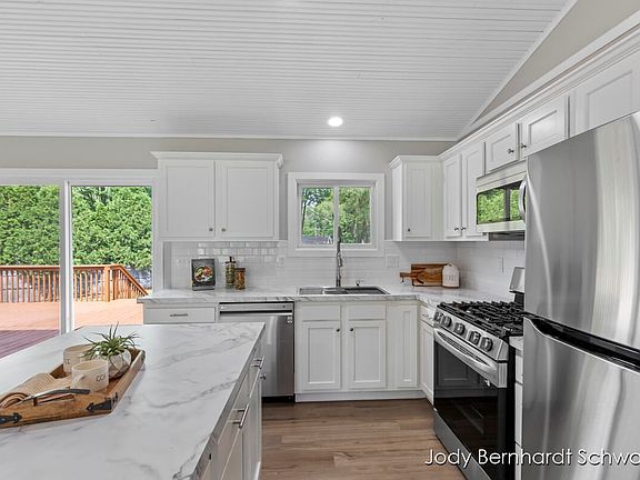 5th image of 8803 Holton Rd