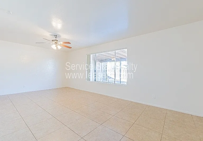 532 W Dublin St — Photo 15