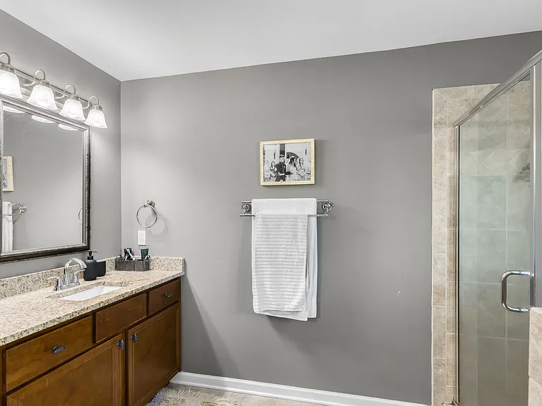 324 Frontier Cir — Photo 13