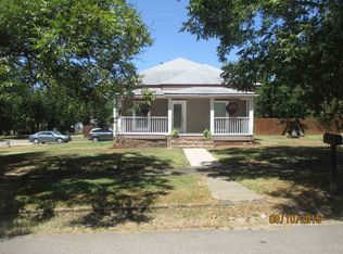 401 E Rosewood St, Hugo, OK 74743