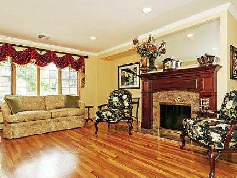 3rd image of 31 Gainsboro Ln
