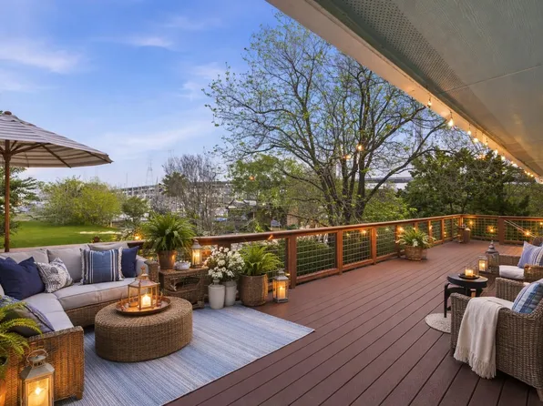 180 Grove Rd, Kemah, TX 77565